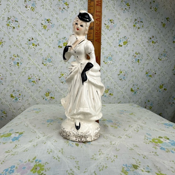 Vintage Ceramic Japan Victorian Lady Figurine - Picture 9 of 9